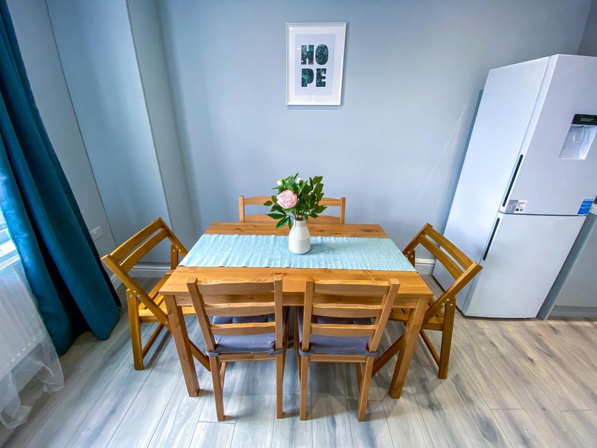 Modern 1-Bedroom Flat, 5 Guest, London - F2 Exterior foto